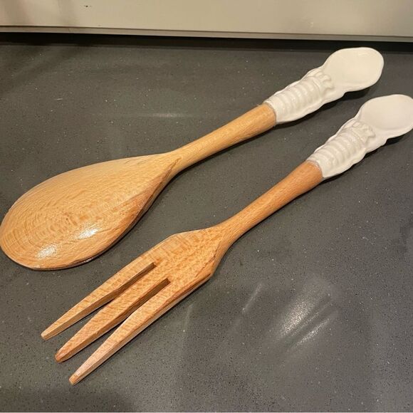 Salad servers with village scene - Picture 2 of 8